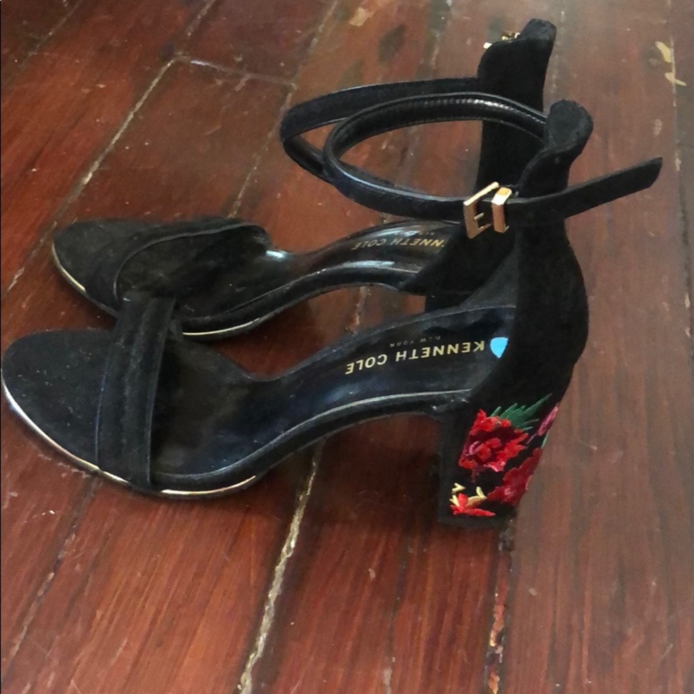 Kenneth Cole Black Heels Brand New with Flowers